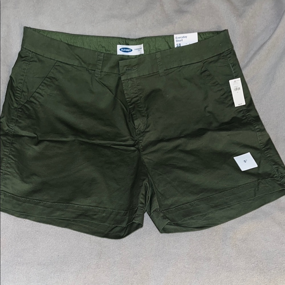 NWT.  Old Navy Green Flat Front Shorts Casual Cotton Blend